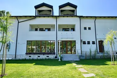 Image de Villa Carl: 8 rooms with bathroom, Ac, mini fridge and heating.