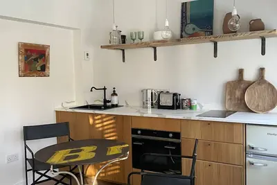 Image de Pool Cottage, stylish couples retreat near London and the Coast.