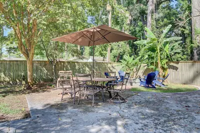 Image de Pet Friendly 4 Bedroom Fully Fenced Backyard