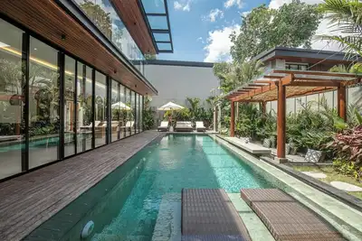 Image de Spacious 12br Retreat 400m from Café Del Mar