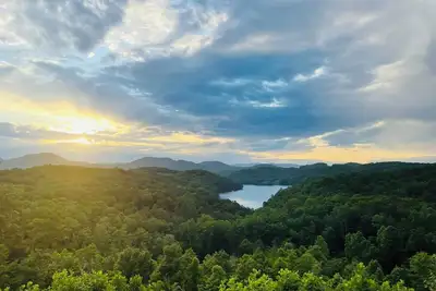 Image de Hiwassee Lake Lodge, Llc. - \"Find Your Escape Above Hiwassee Lake\"