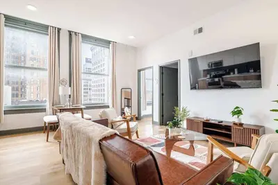 Image de Luxury. Downtown. City Views. Walk Anywhere. Rooftop Access.