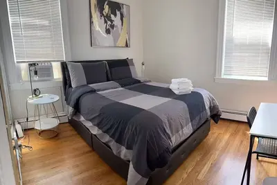 Image de 2 Br. Free Parking. 7 min to Federal Hill. 30 Min to Gillette Stadium. Apt 2