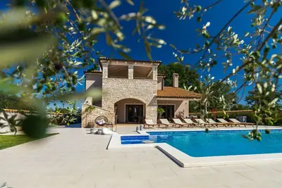 Image de Villa Campi for 10 persons near Pula with large garden, private golf and tennis court, kids playground & wellness area