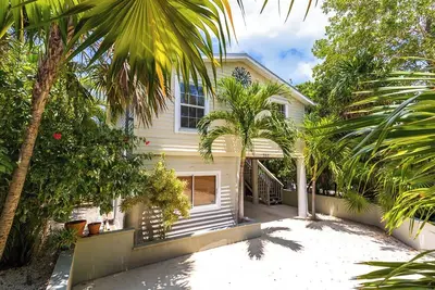 Image de Sunshine Hideaway  Peaceful 3bd/2ba Home with Private Pool & Screened Porch