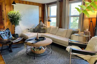 Image de Stay at adorable mill house in walkable Maynard. Small but well-designed spaces.