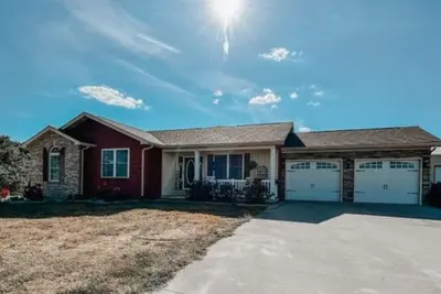 Image de Your Small Town Getaway-Alex Lane Fairytale Stay