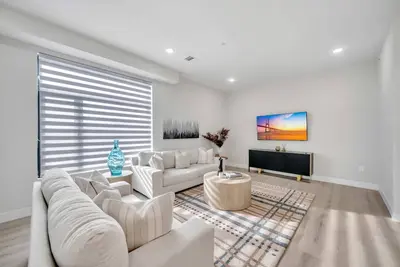 Image de 2-bedroom apartment in amazing Paterson with fitness room and Ac