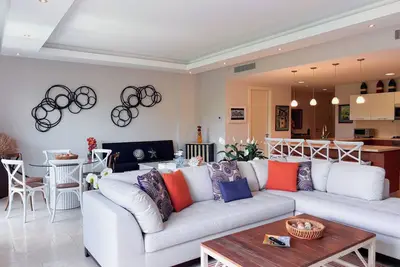 Image de Elegant 2 bedroom beach apartment