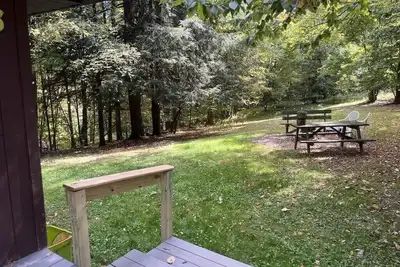 Image de Cozy 2-Bedroom Pet-Friendly Cabin – Fully Stocked & Ready for Your Getaway