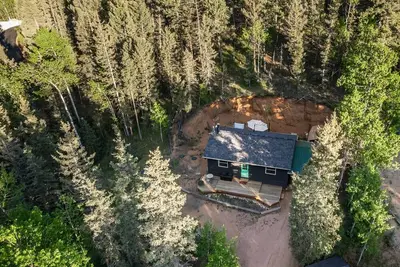 Image de Black Ridge Cabin - Secluded Forest Retreat with Private Hot Tub