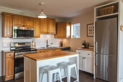 Image de Mountainside Retreat with views, minutes from downtown