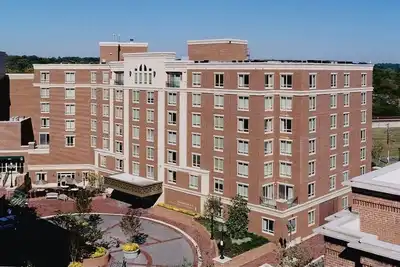 Image de Deluxe Condo Just Steps from the Metro and Amtrak