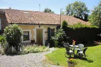 Image de Gîte Chabanais en Charente avec picine chauffee-Tranquille Vienne Gites.