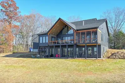 Image de Lakefront Luxury, Hot Tub, Private Dock, Lake Anna