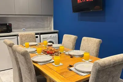 Image de Large 4 Bed En-suite Home | Contractors | Insurance | Business