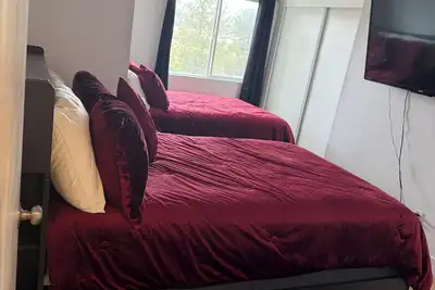 Image de 30 minutes away to beaches or mountains, and pet friendly!