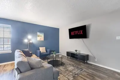 Image de 5 Min to Six Flags & At&T Stadium -Modern 2br