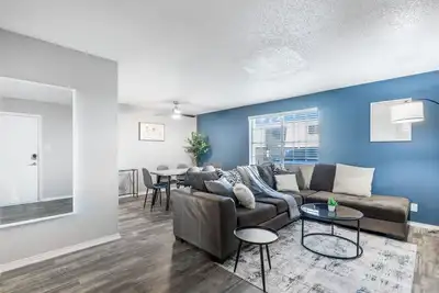 Image de Walk to At&T Stadium - Modern 2br Game Day Stay