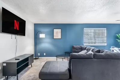 Image de Walk to At&T Stadium - Modern 2br Game Day Stay