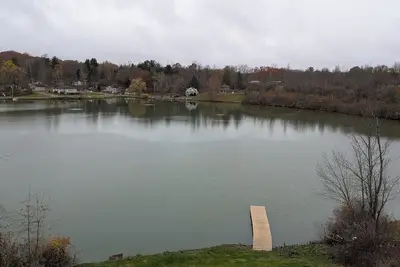 Image de Lakefront Haven w/ 50-ft Dock 4br Near Punderson Park & Amish Country Ev Charger