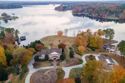 Image de Steel Magnolia - Hyco Lake Luxury Vacation