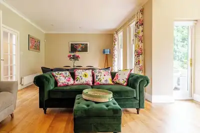 Image de Timeless 19th-century coastal Edinburgh villa with modern comforts and hot tub