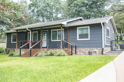 Image de Cozy 3br/2ba Home + Office Space • Long-Term Stay