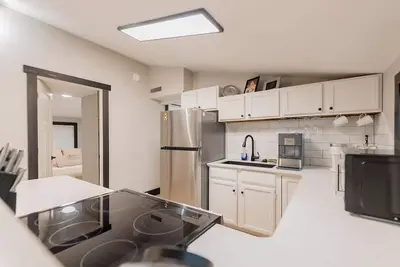 Image de Cowboy Bungalow - Walking Distance to Campus