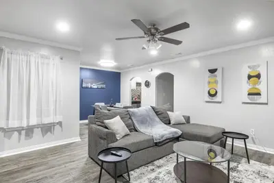 Image de Game Day Ready! 2br Across At&T & Six Flags