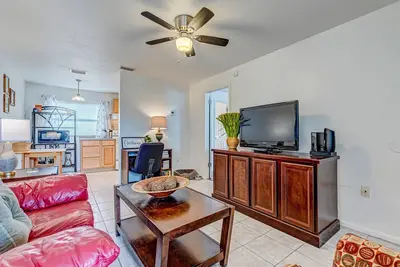 Image de Dog‑Friendly Beachside Condo — Short Drive to the Sand, Ac & Beach Gear Included! 🌊