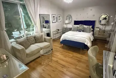 Image de Lakeview  3-bedroom Greenacre House Close to Shopping/ Dining