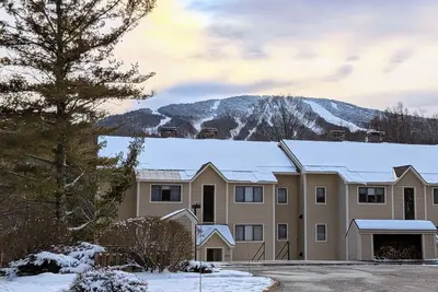 Image de Chic Condo <1 Mile Away from Stratton’s Village