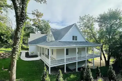 Image de Marvelous Brand New Lakefront Estate with private pier - 7 bedrooms, 7 bathrooms