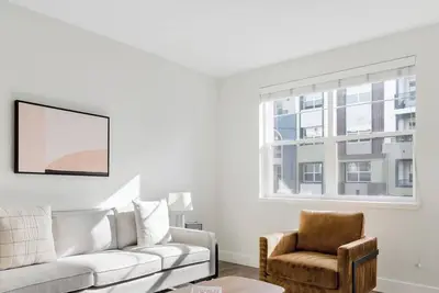 Image de Blueground | Centerville, pool, nr Central Park