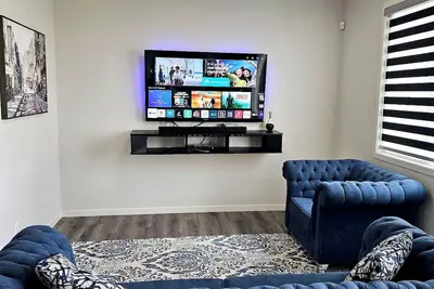 Image de Cozy on Howse Crescent (15 minutes from Calgary International Airport)