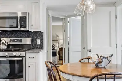 Image de Seabreeze Cottage Coastal Getaway, steps to the beach & close to golf course