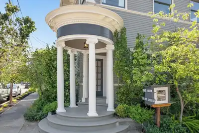 Image de Charming 1906 Casita with Light-Filled Interiors and Sunny Garden