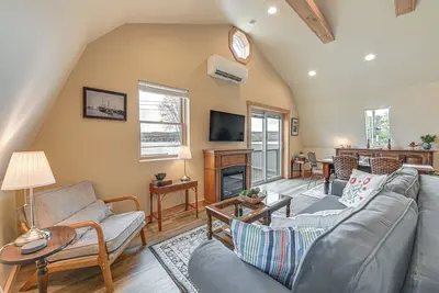 Image de Ultimate Relaxation! Lake-View Cottage in Bradford