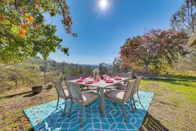 Image de Scenic Yosemite Lakes Escape w/ Community Perks!