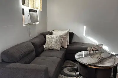 Image de 1 Bedroom | Private Yard | Fully Equipped