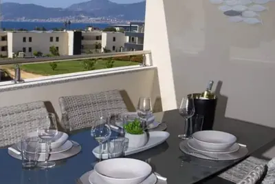 Image de T2 de standing avec vue mer & terrasse – Domaine du Frasso – Centre de Porticcio