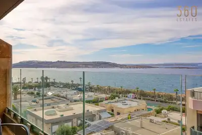 Image de A 2br designer seafront home w/Wifi, Ac and Beach