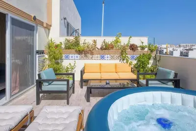 Image de Beautiful 3br Penthouse with Hot Tub & Msida Charm