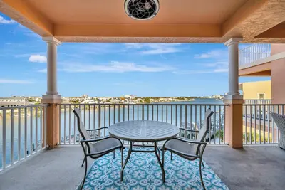 Image de 27ft Waterview Balcony, walk to Clearwater Beach!