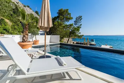 Image de Villa Palazzo Maestral beachfront by Villas Guide