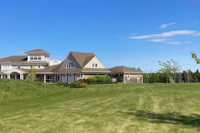 Image de 10 minutes to golf and family fun at Mill River, family friendly guesthouse