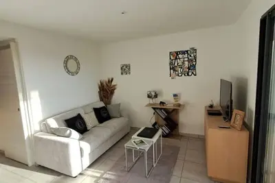 Image de T1 bis neuf, climatisé & terrasse – Centre de Porticcio – Plage à pied