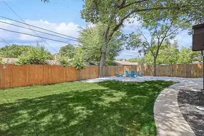 Bright Modern Home | 3br, 2ba, Fenced Backyard