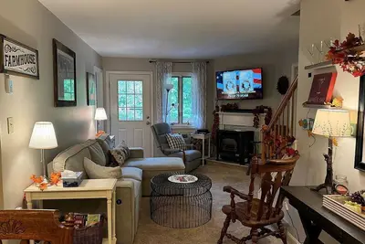 Image de Three Bedroom Multi Level Condo #315